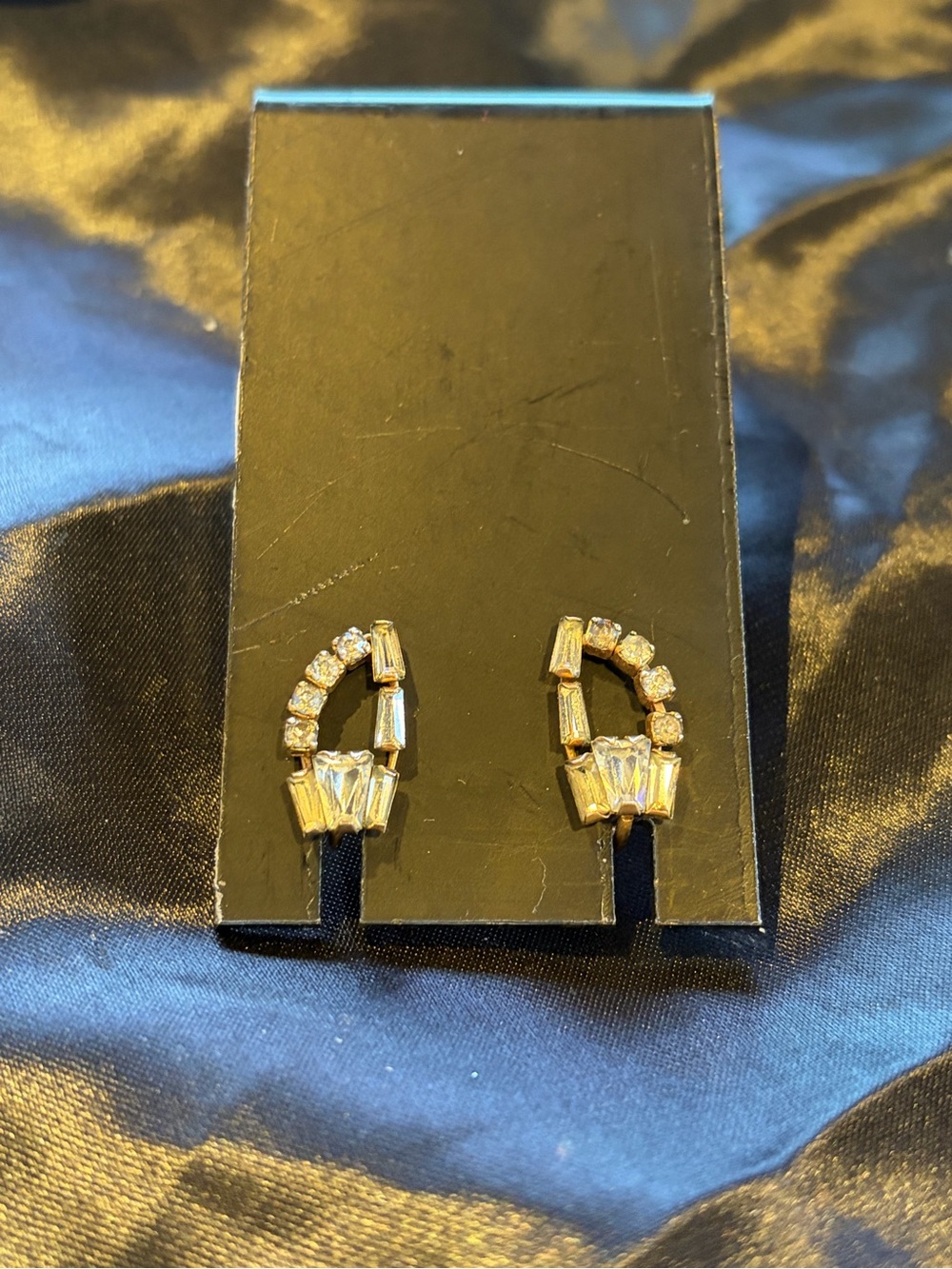 Vintage Phyllis Fan-Burst Rhinestone Screw-Back Earrings - Picture 5 of 11